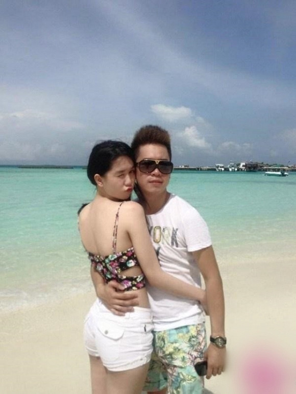 Sau mối tình ồn ào với tỷ phú Hoàng Kiều, Ngọc Trinh tiết lộ về bạn trai đại gia mới đã gắn bó được 2 năm và khéo khoe được chiều như bà hoàng. Tuy nhiên, danh tính người đàn ông của Ngọc Trinh vẫn chưa được cô tiết lộ. Ảnh: FB/Ngoisao.