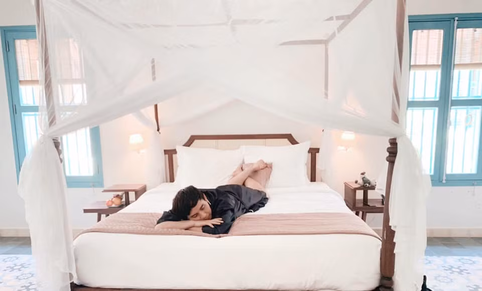 Cũng như những lần trước, cặp sao thường chọn cách giữ im lặng trước nghi vấn cùng nhau đi du lịch để "hâm nóng" tình cảm.