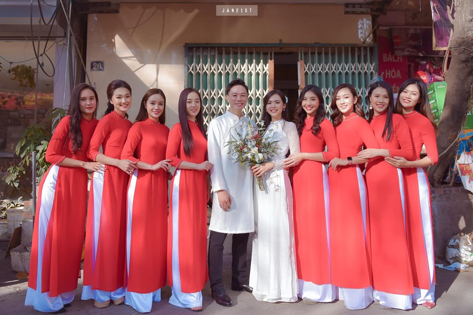 Bùi Thanh Hằng - Top 5 Hoa hậu Hoàn vũ Việt Nam 2017 cũng sẽ lên xe hoa trong tháng 11 sắp tới. Đôi uyên ương vừa tổ chức đám hỏi ngày 30/10.