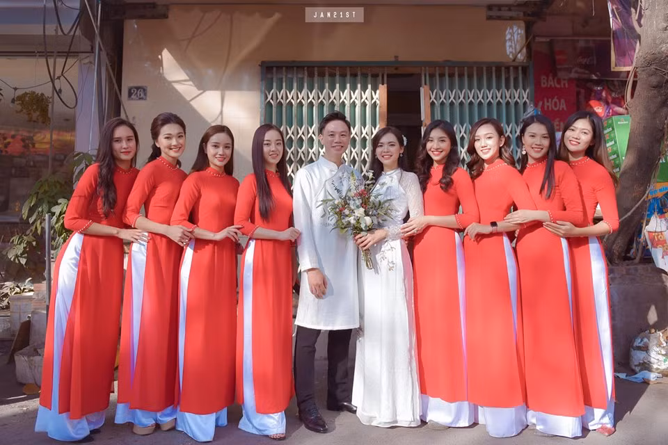 Bùi Thanh Hằng - Top 5 Hoa hậu Hoàn vũ Việt Nam 2017 cũng sẽ lên xe hoa trong tháng 11 sắp tới. Đôi uyên ương vừa tổ chức đám hỏi ngày 30/10.