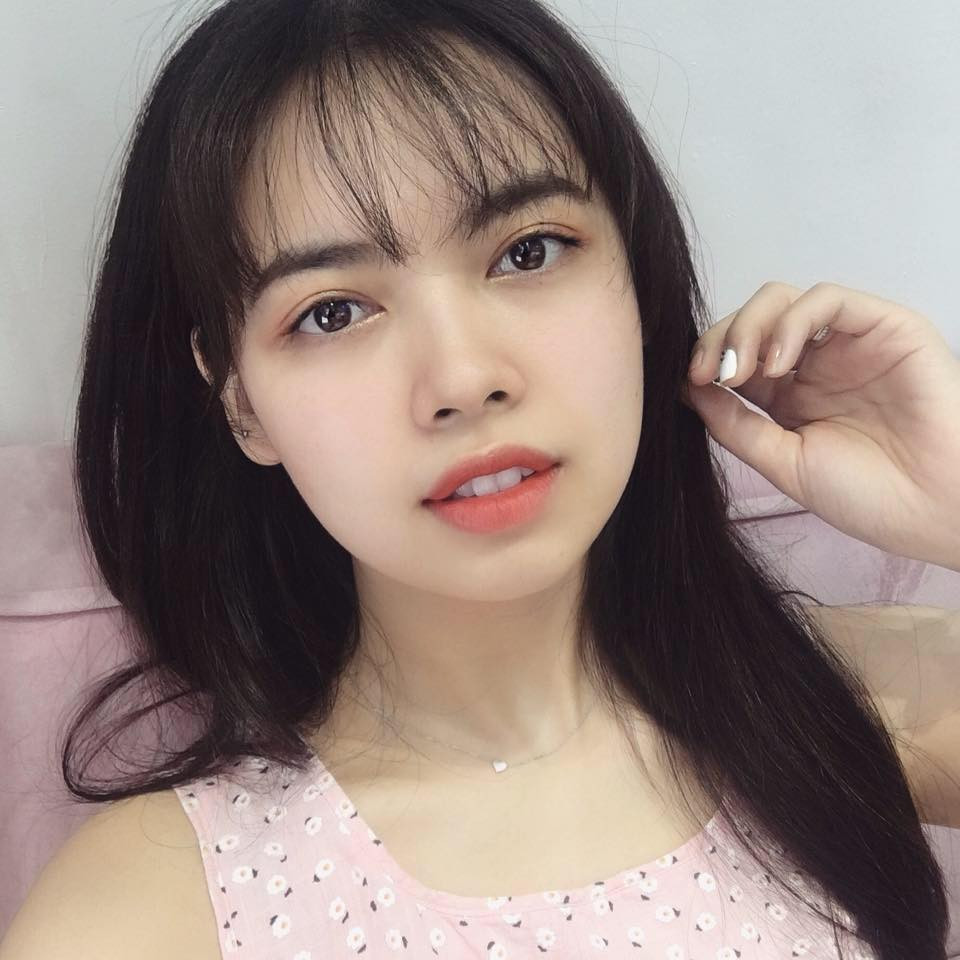 Vẻ đẹp tự nhiên của Bùi Thanh Hằng khiến nhiều người say đắm.