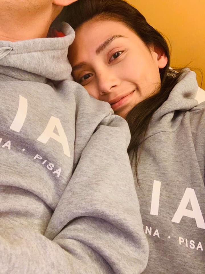 Mới đây, người đẹp sinh năm 1988 còn công khai đăng ảnh diện đồ đôi, dựa vai tình tứ bên bạn trai mới.