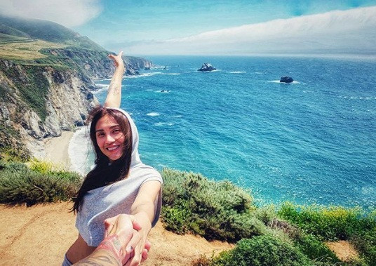 Trò chuyện với báo giới khi tham gia một sự kiện mới đây tại Hà Nội, mỹ nhân họ Võ tiết lộ: "Mình không nghĩ bạn trai là đại gia. Đại gia hay không đối với mình không quan trọng vì đồng tiền có lúc mình kiếm được. Quang trọng nhất là một khi đã lựa chọn ai thì nên trung thành với sự lựa chọn đó".