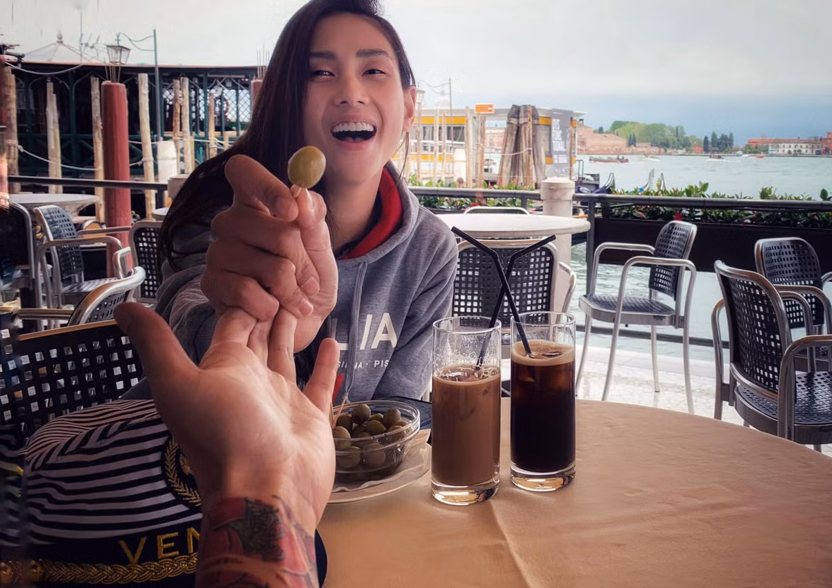 Là người của showbiz, lại không muốn gây ồn ào truyền thông nên Võ Hoàng Yến rất tôn trọng bạn trai và không tiết lộ nhiều về người đàn ông của mình để bảo vệ cuộc sống riêng tư của cả hai.