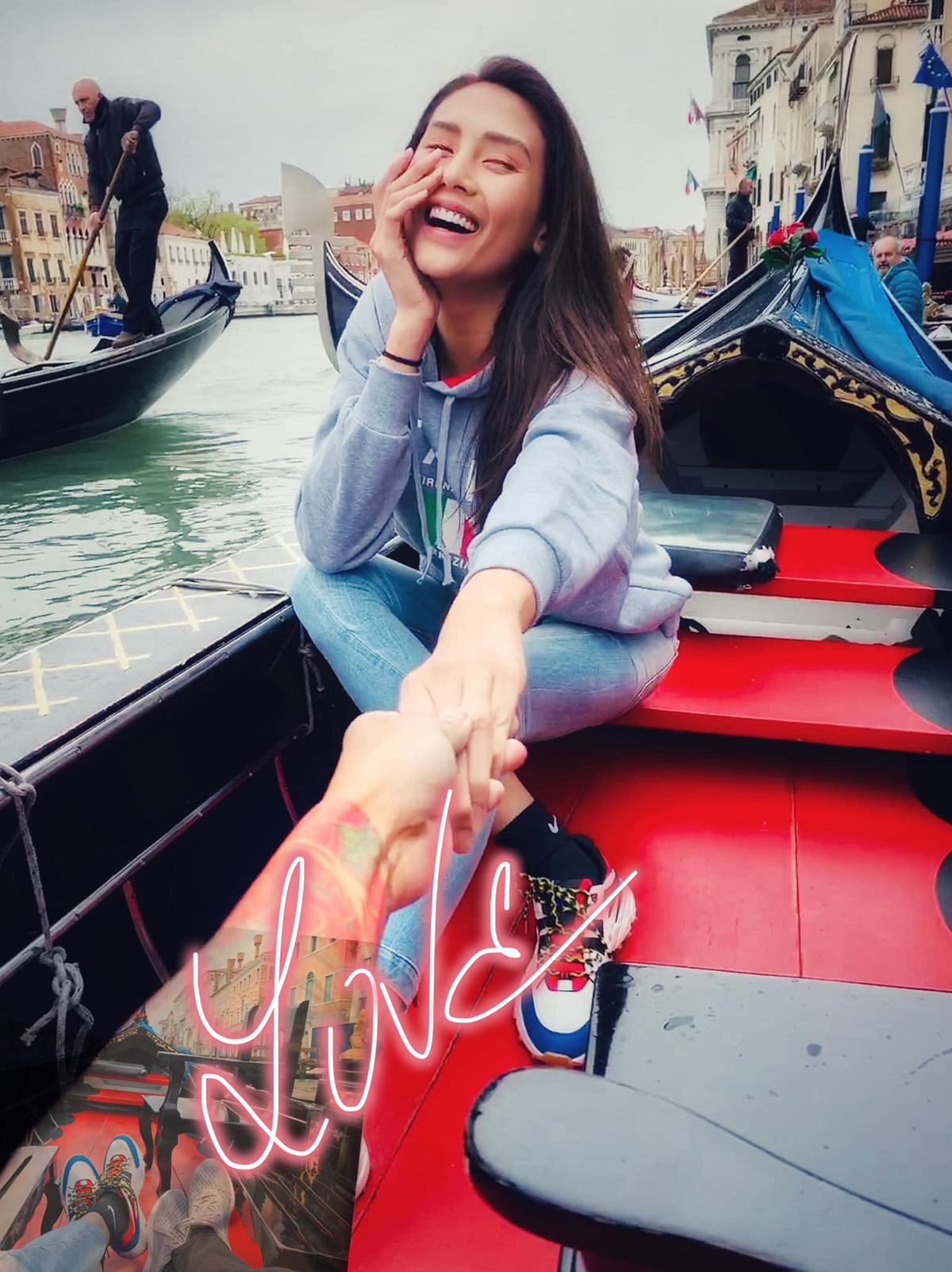 Dù vậy trong hàng loạt bức ảnh "Theo em đi khắp thế gian", nàng siêu mẫu chỉ để lộ cánh tay "xăm trổ" săn chắc của bạn trai mà chưa một lần công khai dung nhan.