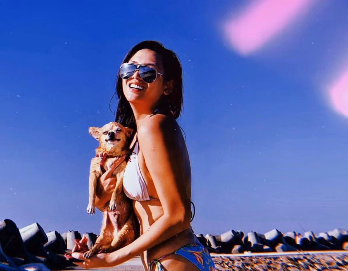 Dù khá kín tiếng trong chuyện tình cảm nhưng mới đây, Võ Hoàng Yến lại ngầm công khai cô là "hoa đã có chủ".