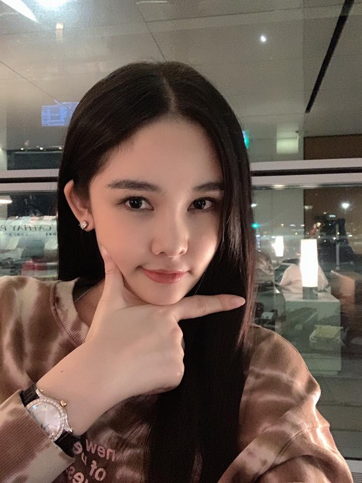 Ngân Anh cũng tâm niệm rằng, khi mình không thay đổi được suy nghĩ của người khác thì cách tốt nhất là mình tự thay đổi chính mình để trở thành một phiên bản tốt đẹp hơn mỗi ngày.