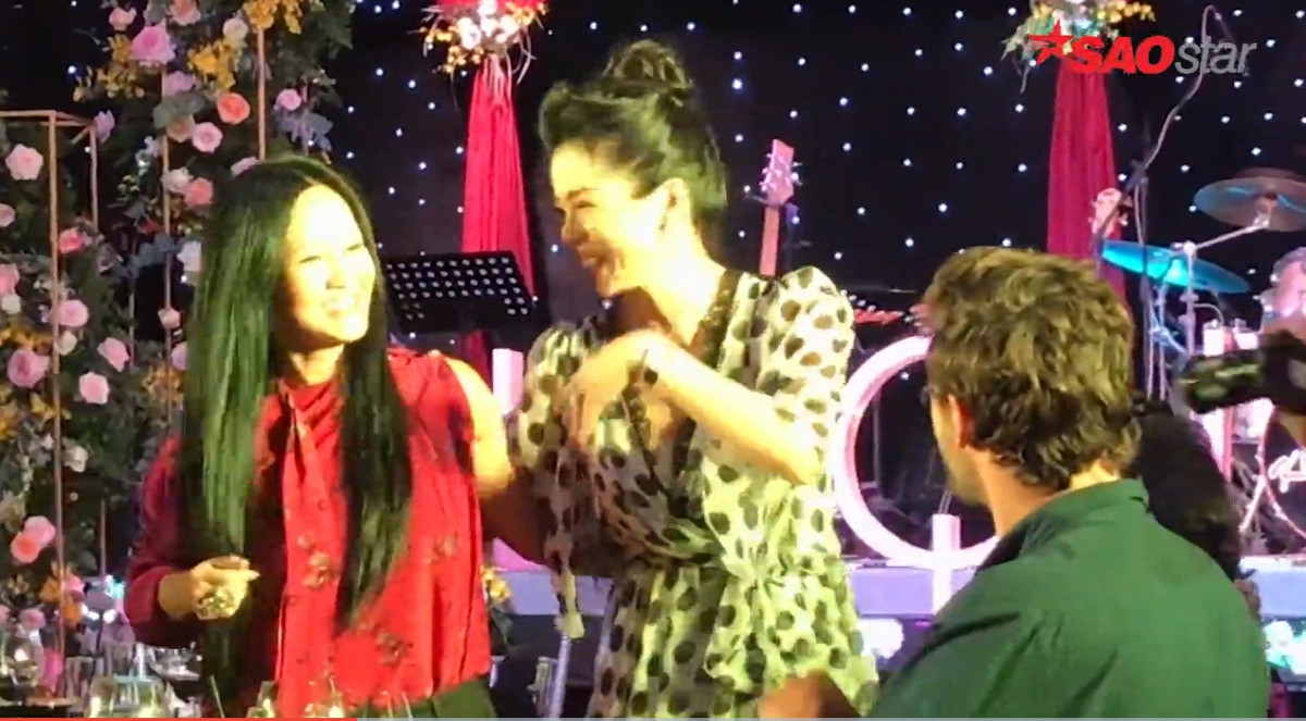 Sự xuất hiện trở lại với nụ cười rạng rỡ bên chàng trai lạ mặt làm dấy lên nghi vấn "cô Bống" có người mới sau hôn nhân đổ vỡ.