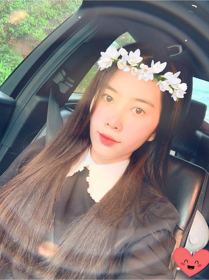 Chân lí mới của Hoa khôi Nam Em là: "Là phụ nữ đẹp nhất vẫn là phụ nữ tự do và không thuộc về ai. Cách để tăng cân là có người yêu. Cách để giảm cân là chia tay". Cô còn nhắn nhủ: "Chân lý này có đúng, có điều hại cái não lắm nhé nên cả nhà phải cân nhắc. Cuối cùng vẫn mong cả nhà phải cân cuộc sống thật thăng bằng, đừng để như mình lúc nào cũng bập bênh như dế mèn phiêu lưu kí bạn nhé. Mà ai thích cuộc sống nhiều màu sắc thì cứ thử như mình nhưng rất hại não nha cả nhà".