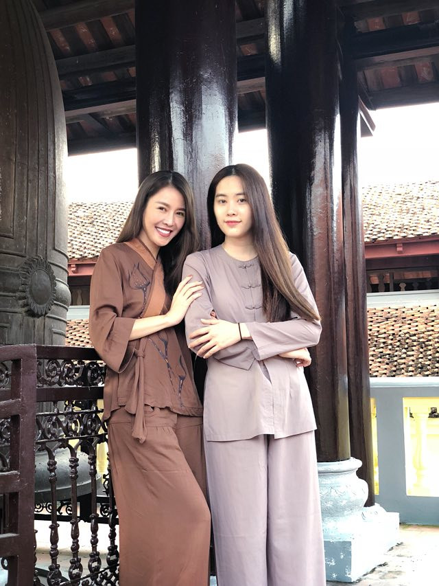 Quế Vân và Nam Em thân thiết sau thời gian cùng vướng phải ồn ào tình cảm với Trường Giang. Ảnh: FBNV.