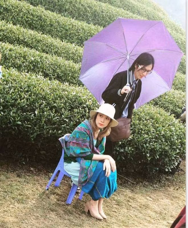 Theo đó, khi một số fan dùng lời lẽ không hay để nói về Tuấn Bi - người đã đồng hành cùng Mỹ Tâm trong hơn 10 năm qua, nữ ca sĩ bày tỏ quan điểm tất cả những người nói xấu, xúc phạm đến "bạn Tâm" thì không phải là fan của cô. Nữ ca sĩ còn nhờ truy tìm những người đã làm điều đó để thẳng tay block khỏi Facebook.