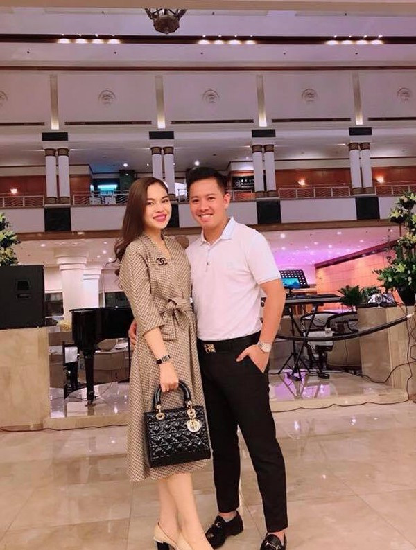 Dù hạn chế chia sẻ về người bạn đời nhưng có thể thấy Giang Hồng Ngọc rất được cưng chiều.