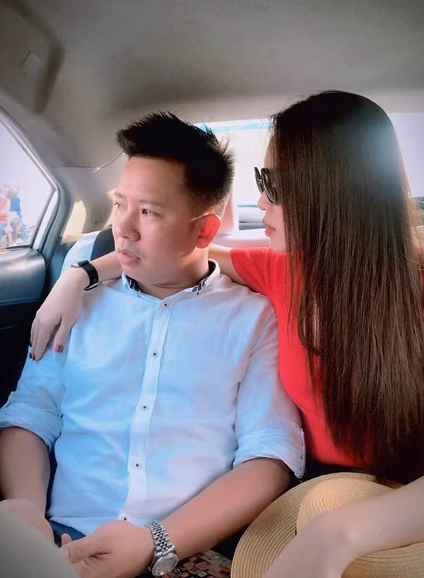 Giang Hồng Ngọc từng tiết lộ sau khi sinh rằng, ông xã là người có trách nhiệm, yêu thương con, cùng cô lo lắng cho con trai để bé có tương lai tốt nhất.