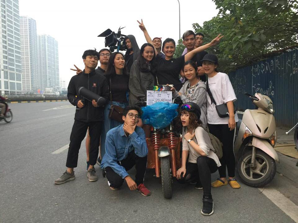 Ngoài kinh doanh, nữ diễn viên "Bi, đừng sợ" vẫn tham gia công việc diễn xuất, diễn kịch ở Nhà hát Tuổi trẻ và hỗ trợ các bạn trẻ đam mê nghệ thuật...