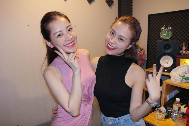 Cả hai đều từng trải qua một vài mối tình khác giới trong quá khứ, thế nhưng cuối cùng lại gây ồn ào khi vướng tin đồn yêu đồng tính với cùng một người là ca sĩ Gil Lê.