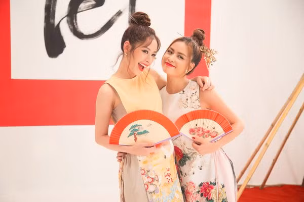 Năm 2017, cả hai còn kết hợp trong MV "Đón xuân tuyệt vời".