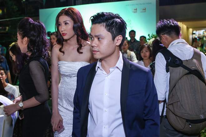 Hình ảnh nhanh chóng được lan truyền là nguyên nhân khiến tình cũ Midu từng phải tạm khóa trang cá nhân và im lặng trước mọi câu hỏi của truyền thông. Ảnh: Nguyễn Thành.