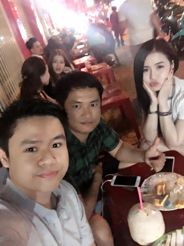 Được biết, "em gái kết nghĩa" của Phan Thành là Trần Ngọc Phượng. Không chỉ xinh đẹp, cô nàng còn có một cuộc sống sang chảnh.