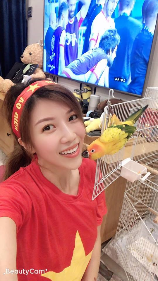 Trang Pháp viết: "Việt Nam ơi! Tuyệt vời quá Việt Nam ơi! Hãy thả tim cho đội Việt Nam cả nhà ơi! Không có đỉnh cao nào là không thể! Các bạn đã lại một lần nữa làm được điều không tưởng".