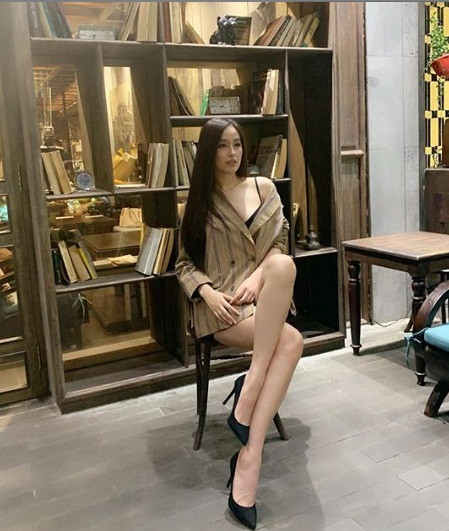 Vẻ đẹp khó cưỡng của chân dài họ Mai.