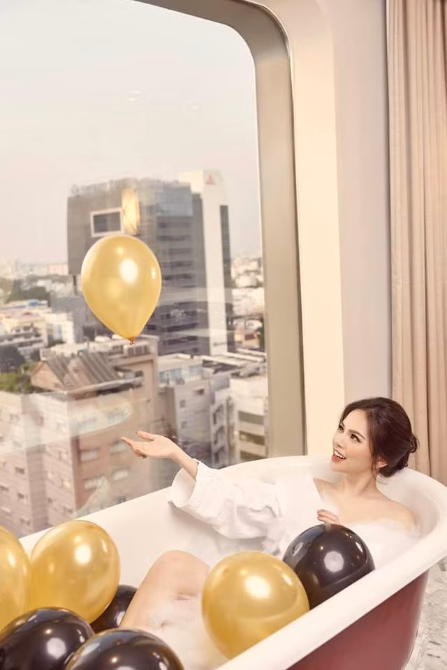 Cô chia sẻ trên Dân Việt: “Tin đồn mãi chỉ là tin đồn, sự thật như thế nào chỉ có người trong cuộc mới hiểu được. Tôi mong khán giả biết đến phim và tới rạp coi vì bộ phim và vì công sức của mình đã phải bỏ ra chứ không phải tò mò về những chuyện lùm xùm quanh nó”.