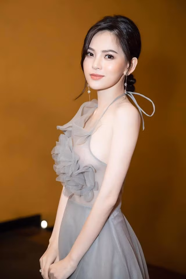 Ngoài "Nghiền mì gõ", Phi Huyền Trang còn từng tham gia nhiều dự án phim như Săn vàng, Mắt lụa, Không thể ngừng yêu...