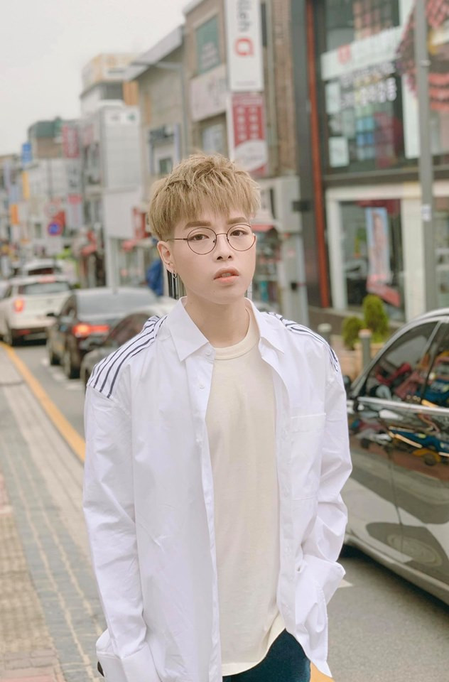 Thế nhưng, học trò cưng của Mỹ Tâm chỉ thực sự tạo nên "cơn sốt" kể từ sau khi công khai phẫu thuật thẩm mỹ vào năm 2017. Từ chàng trai mập mạp, Đức Phúc "lột xác" như soái ca Hàn Quốc.