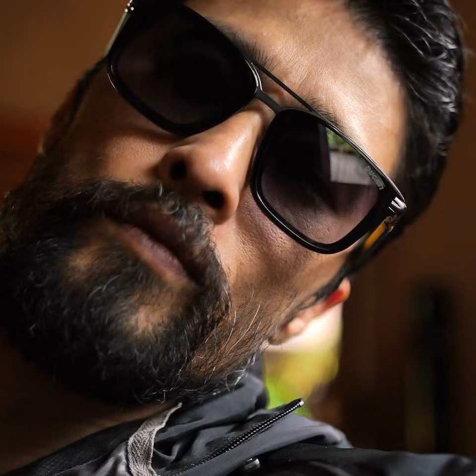 Những đồn đoán trên lập tức bị fan của Trí Nguyễn phản bác rằng, do anh quá mải mê mở lò rồi luyện rõ nên mới bị vậy.