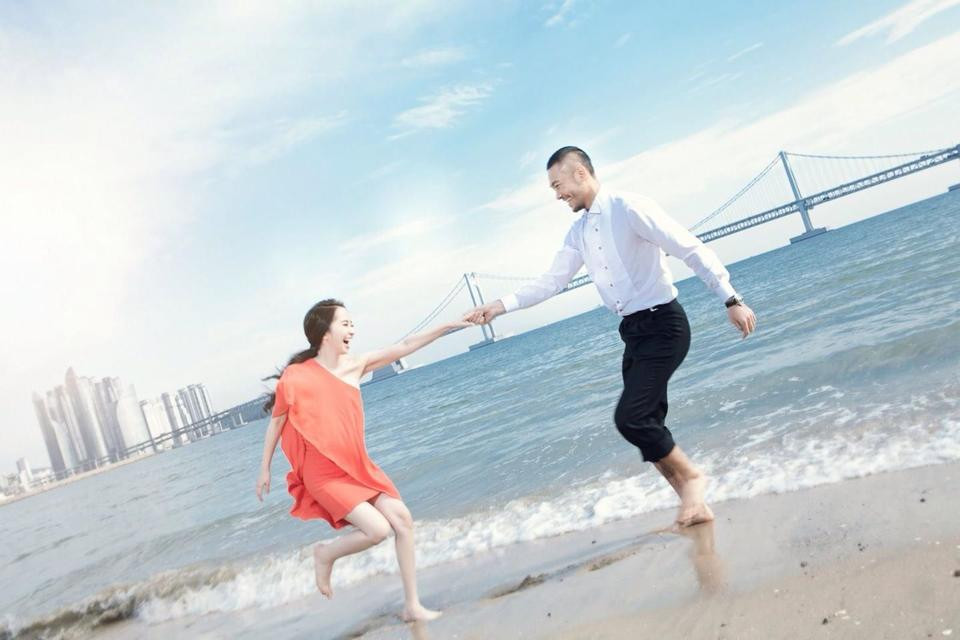 Sau nhiều lần im lặng, mới đây, "cá sấu chúa" Quỳnh Nga chính thức xác nhận Quỳnh Nga và Doãn Tuấn đã ly hôn sau 5 năm về chung một nhà vì bất đồng quan điểm sống.