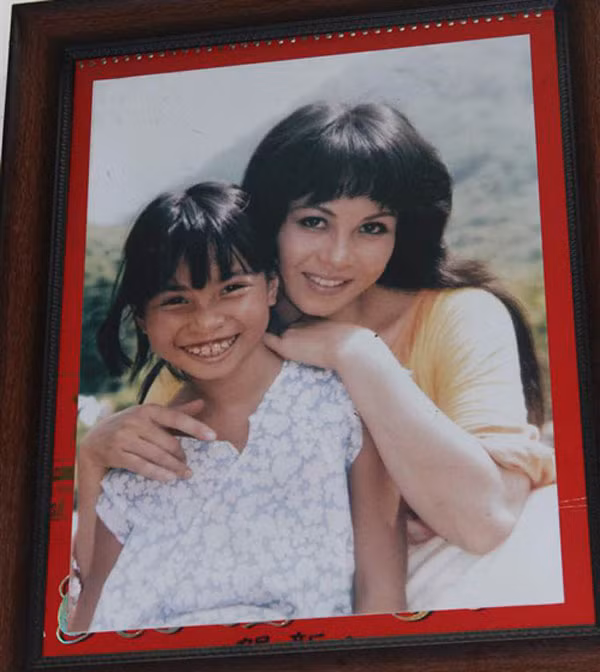 Sống hết mình vì nghệ thuật, thành công trong sự nghiệp, tài sắc vẹn toàn là thế nhưng người đàn bà đẹp trong phim lại trải qua đường tình duyên lận đận với 2 lần đổ vỡ hôn nhân. Ảnh: Khampha.