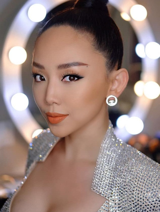 Giàu có lại xinh đẹp, quyến rũ là thế nhưng nữ ca sĩ lại khá kín tiếng trong chuyện tình cảm. Cô và bạn trai Hoàng Touliver từng nhiều lần vướng tin đồn sắp kết hôn. Ảnh: FBNV.