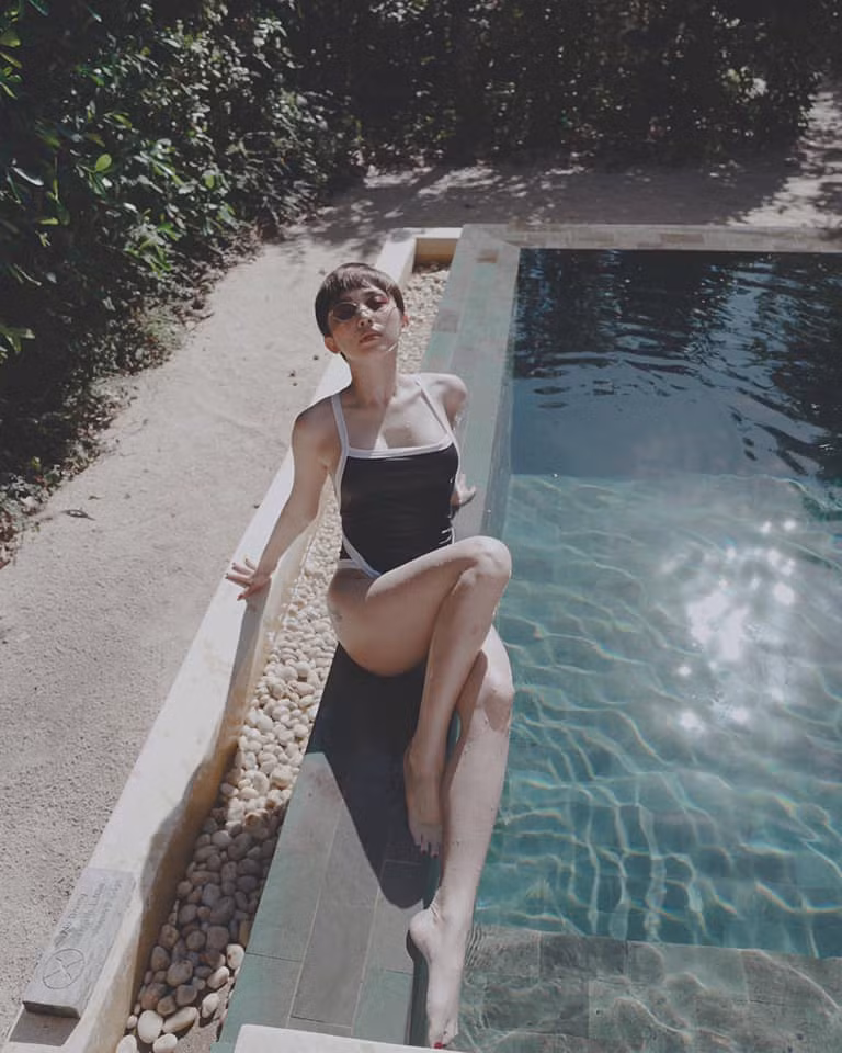 Ở tuổi 30, giọng ca 8X được mệnh danh là "đại gia ngầm" của showbiz Việt khi sở hữu nhiều đồ hiệu, xe sang, cùng những chuyến du lịch sang chảnh.