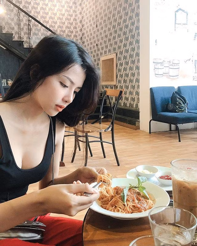 Cặp đôi nhận được nhiều lời chúc phúc của người hâm mộ trước đám cưới dự dịnh diễn ra vào cuối năm nay. Ảnh: FBNV.