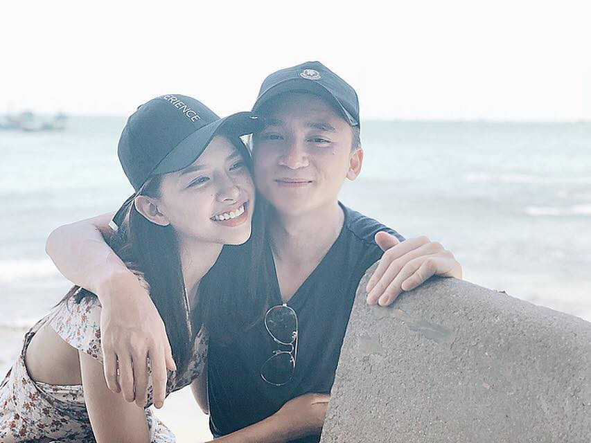 Phan Mạnh Quỳnh và bạn gái hot girl nên duyên từ những lần làm việc chung với nhau.