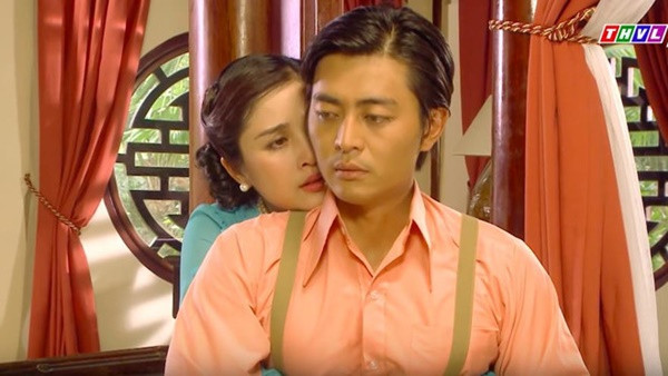 Vai diễn của Thảo Trang trong phim Tiếng sét trong mưa được xem là khá nặng ký với nhiều diễn biến tâm lý phức tạp. Luôn phải sống dưới cái bóng của Thị Bình (Nhật Kim Anh) khi bị cậu ba đối xử tàn bạo và cho uống thuốc kích dục, mợ Hạnh Nhi đã nảy sinh quan hệ loạn luân với con riêng của chồng là Thanh Bình (Quốc Huy).