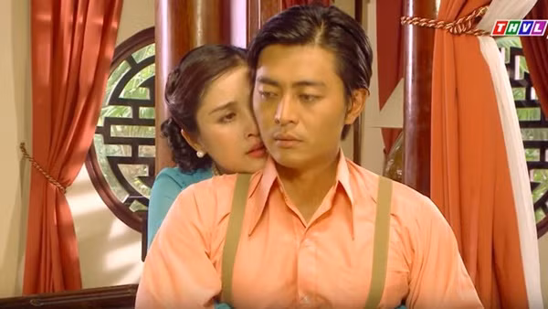 Vai diễn của Thảo Trang trong phim Tiếng sét trong mưa được xem là khá nặng ký với nhiều diễn biến tâm lý phức tạp. Luôn phải sống dưới cái bóng của Thị Bình (Nhật Kim Anh) khi bị cậu ba đối xử tàn bạo và cho uống thuốc kích dục, mợ Hạnh Nhi đã nảy sinh quan hệ loạn luân với con riêng của chồng là Thanh Bình (Quốc Huy).