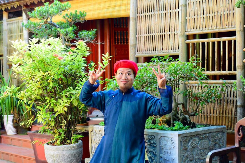 Để tỏ lòng ghi nhớ tới những bậc thầy sân khấu, danh hài Vượng Râu đã chi cả chục tỷ đồng để xây khu nhà thờ "Thiên Trường Vọng Phủ" nằm ở ngoại thành Hà Nội.