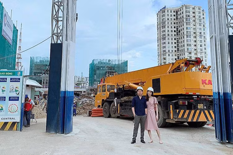 Thu Thảo trở thành hậu phương vững chắc của ông xã doanh nhân. Cả hai đồng hành cùng nhau trong nhiều hoạt động.