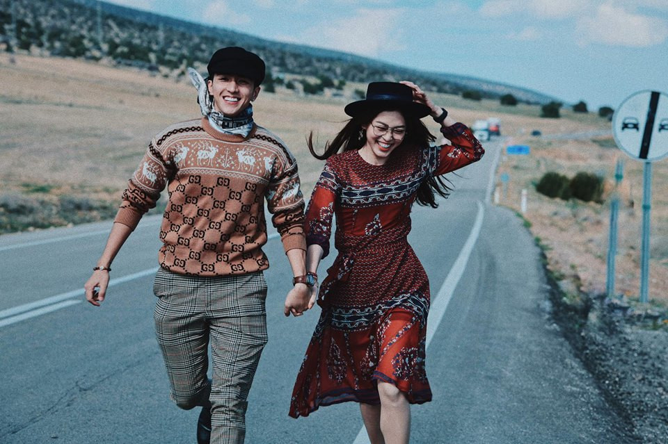 Bình An - Phương Nga nắm chặt tay trong chuyến hành trình và trao nhau những lời yêu thương có vẻ "sến súa".