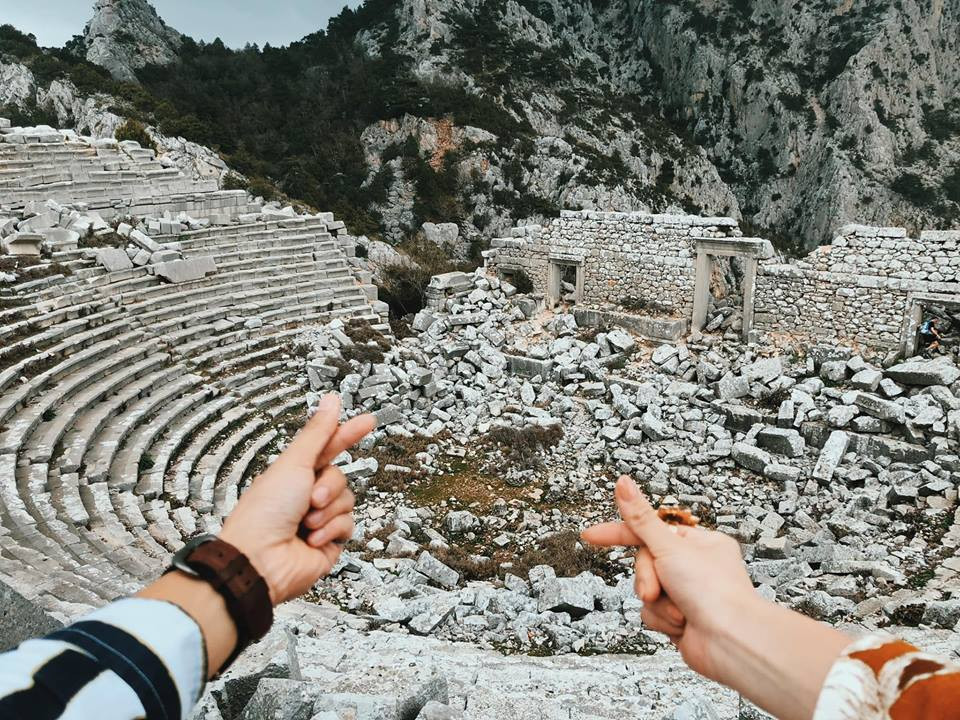 "Cậu - mợ" công khai "bắn tim" thế này bảo sao fan không ghen tỵ?