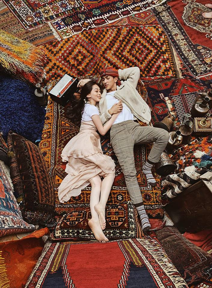 "Thần đèn hiện lên hỏi A-La- Đi-An: "Ta ban cho con một điều ước, con muốn ước gì ?" A-La-Đi-An đáp: "Con ước thần đèn hãy biến đi, để con và nàng công chúa ngủ tiếp ! OK thần đèn", Bình An hài hước viết.