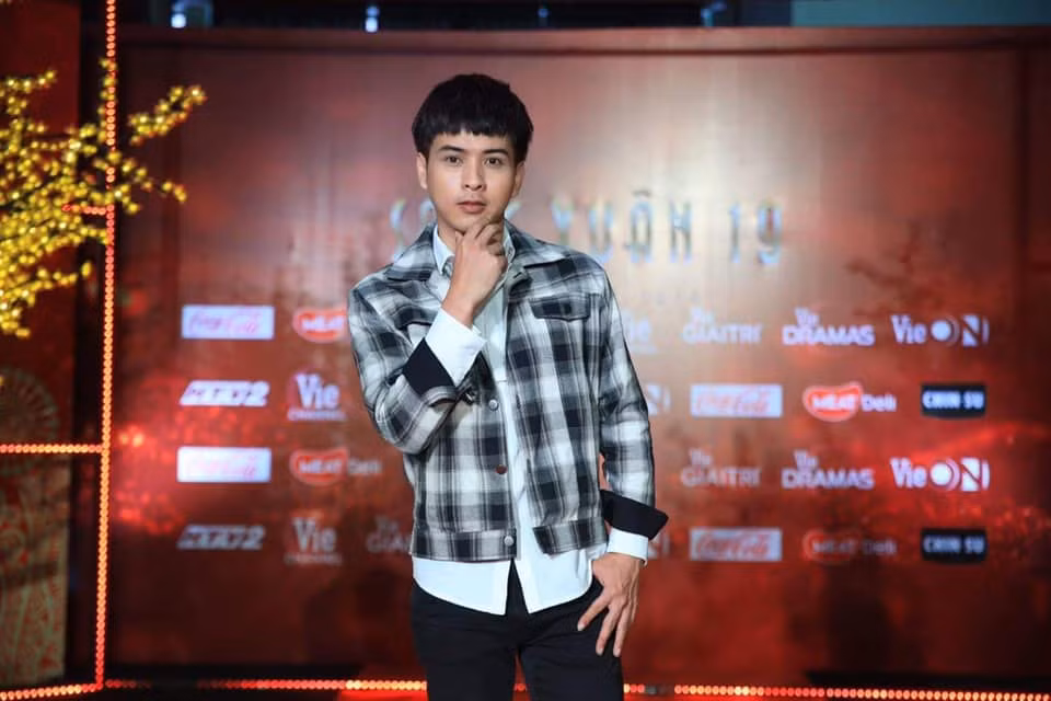 Khi công khai quá khứ nhiều sai lầm, Hồ Quang Hiếu chấp nhận bị coi thường, khinh bỉ. Nhưng anh cảm thấy mình đứng dậy được sau những lỗi lầm là điều may mắn. Chính quá khứ sóng gió mới giúp anh trưởng thành như ngày nay.