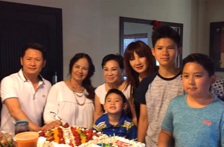 Trong một bài phỏng vấn trên Infonet, nam ca sĩ sinh năm 1973 chia sẻ rằng, anh và vợ cũ đều xác định mục tiêu chính là con cái nên đều cảm thấy vui vẻ với hiện tại. Đa phần những cặp vợ chồng xung đột sau ly hôn đều là vì quyền lợi. Giữa anh và vợ cũ thì không xảy ra điều đó nên mọi thứ rất êm đẹp.