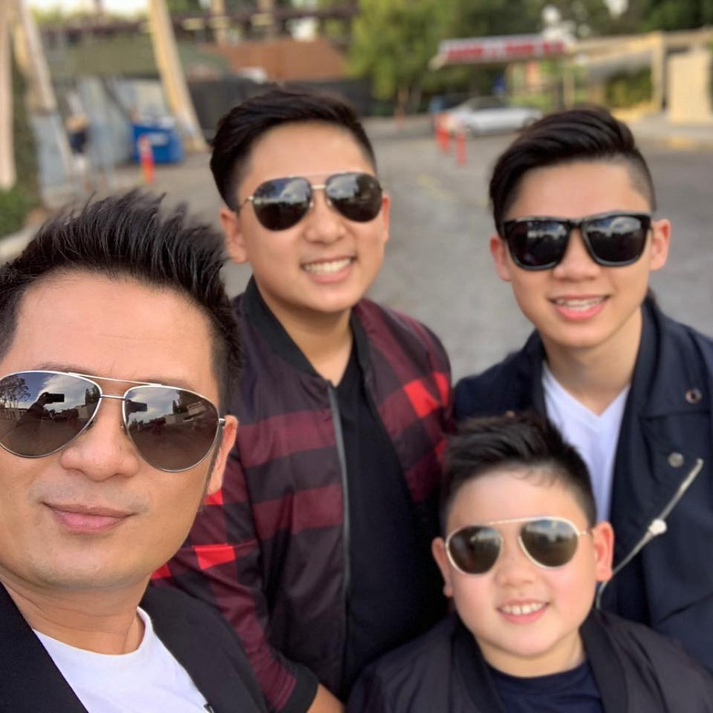 3 cậu con trai lớn phổng phao của ca sĩ Bằng Kiều và vợ cũ.