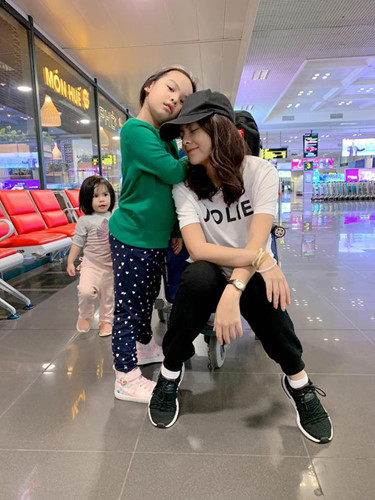 Giọng ca 35 tuổi cũng đang phải làm quen dần dần với cuộc sống của một bà mẹ đơn thân.