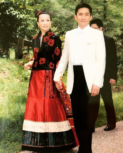 Năm 2018, cặp sao Cbiz Lương Triều Vỹ và Lưu Gia Linh kỷ niệm 10 năm ngày cưới bằng bức ảnh xưa cũ.