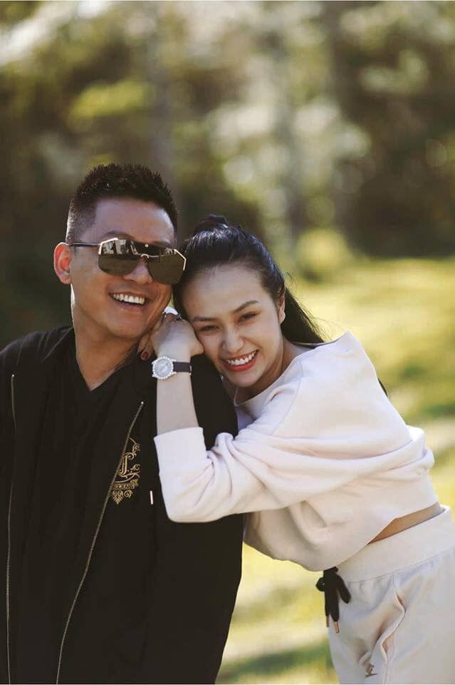 Tuấn Hưng từng cho biết anh bớt "nóng tính" và "ngựa hoang" hơn, trở thành người đàn ông của gia đình từ khi kết hôn.