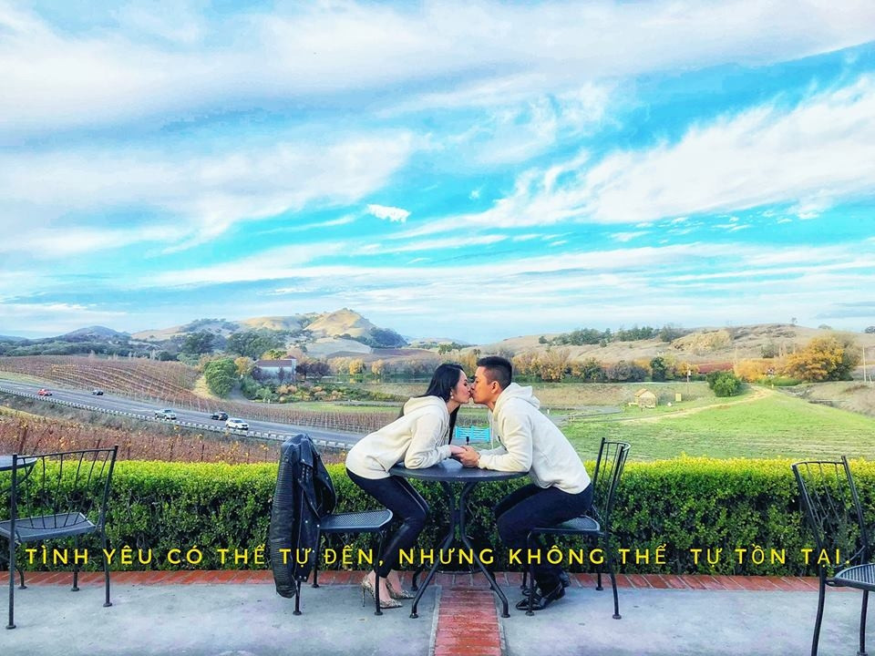 Gắn bó bên nhau được 5 năm, Tuấn Hưng và bà xã hot girl vẫn ngọt ngào như thuở mới yêu. Giọng ca "Nắm lấy tay anh" từng thừa nhận: "Từ ngày "vào rọ" mọi thứ lại dường như càng may mắn và suôn sẻ".