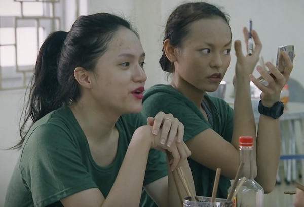 Dù hình ảnh trước và sau trang điểm khác nhau một trời một vực nhưng gương mặt mộc của Hương Giang vẫn được đánh giá cao.