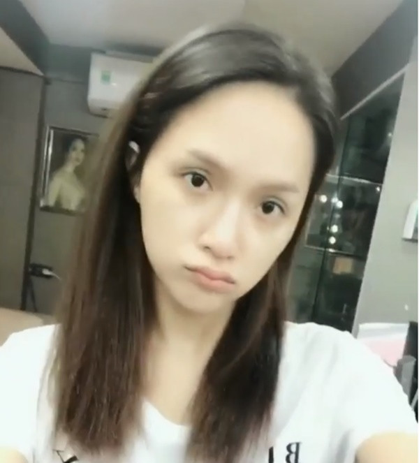 Gương mặt thật nhợt nhạt hay nổi mụn cũng không làm giảm đi nét nữ tính của Hoa hậu chuyển giới Quốc tế 2018.